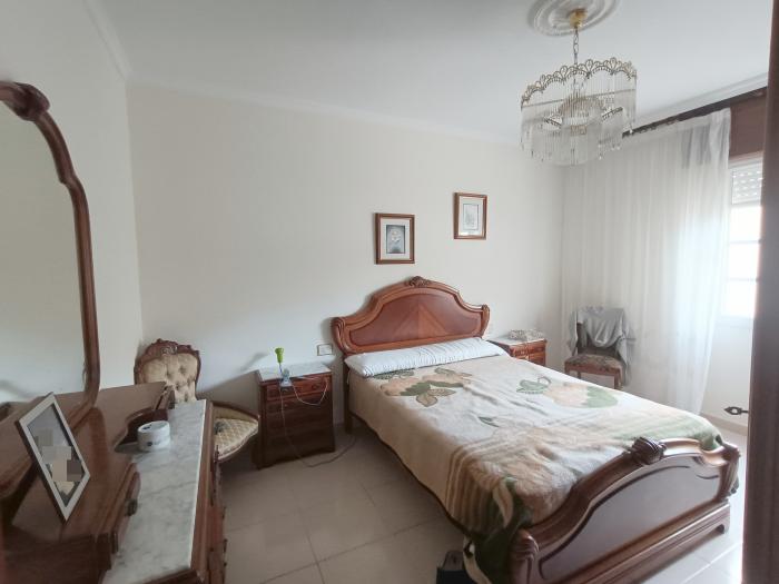 Se vende casa con jardín trasero en Ribeira